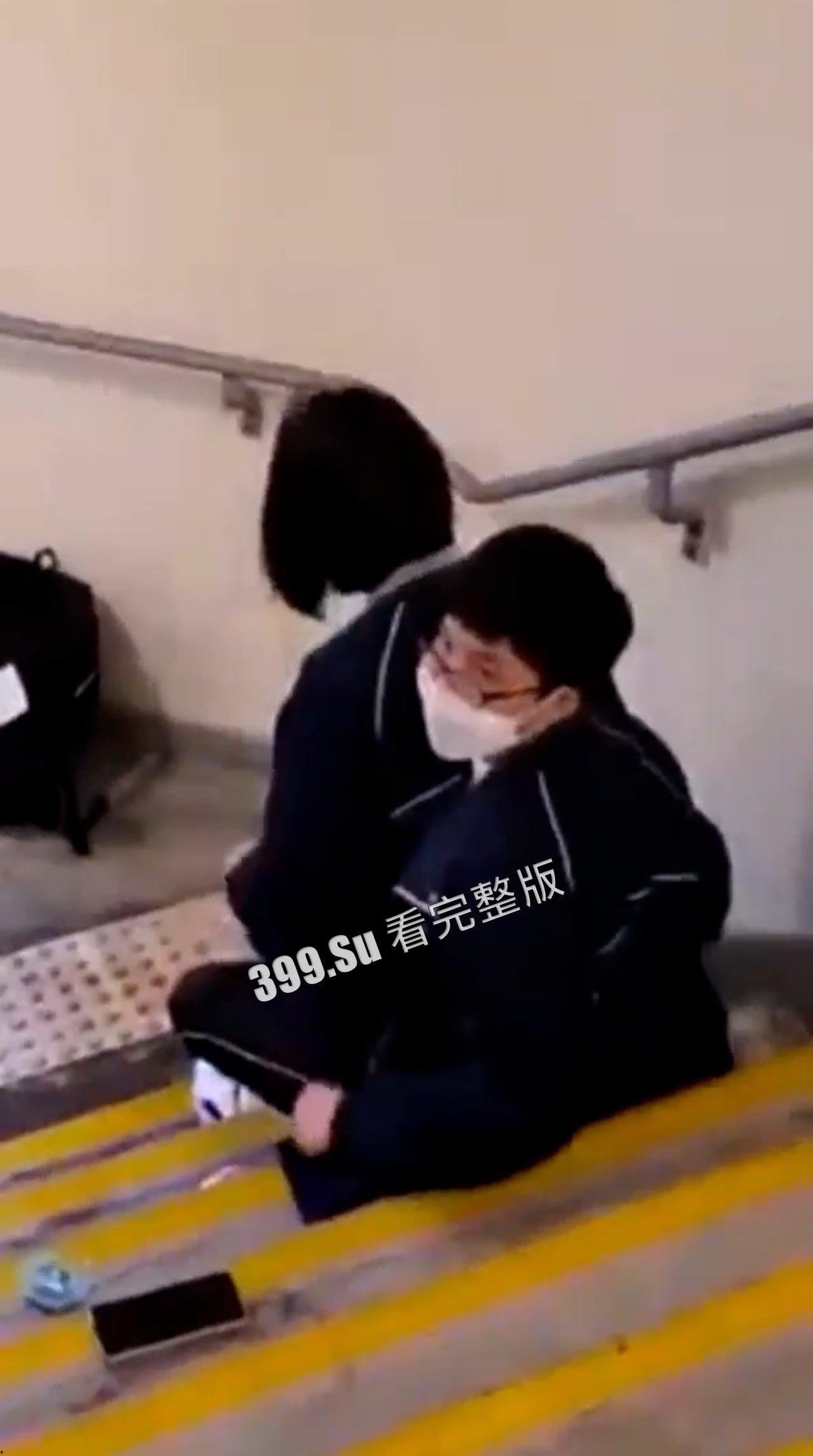 尴尬社死集锦   脚趾都快把鞋底抠破了【微笑】-2