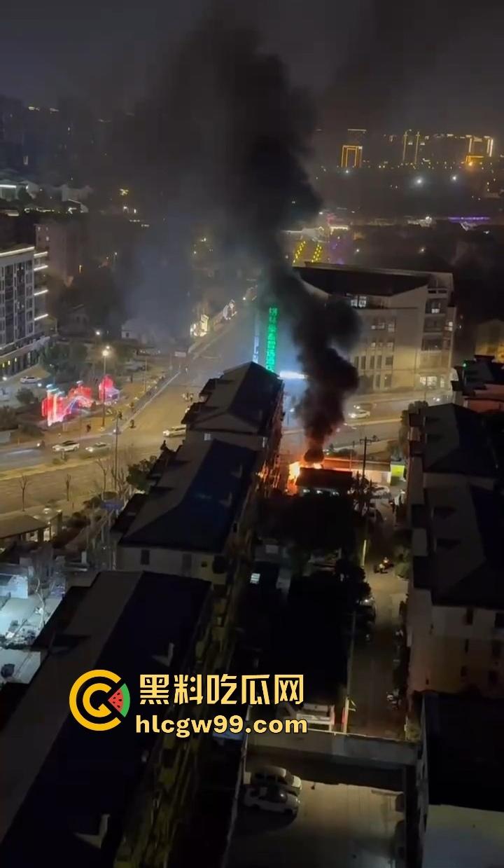 春晚无锡分会场火了，会场彩排突发火情况，央视的脸估计都烧红了吧？这年头连春晚都开始玩烈焰风格了！-4