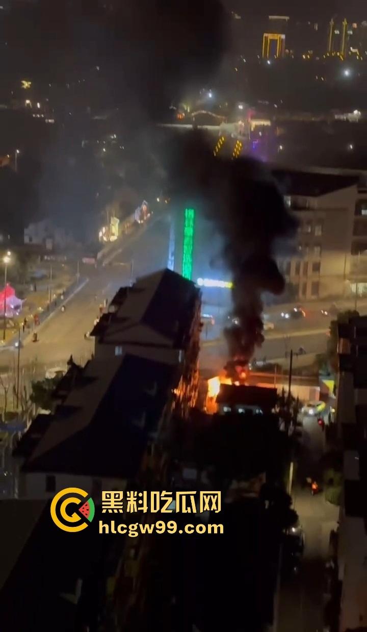 春晚无锡分会场火了，会场彩排突发火情况，央视的脸估计都烧红了吧？这年头连春晚都开始玩烈焰风格了！-5