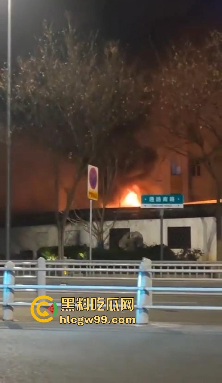 春晚无锡分会场火了，会场彩排突发火情况，央视的脸估计都烧红了吧？这年头连春晚都开始玩烈焰风格了！-9