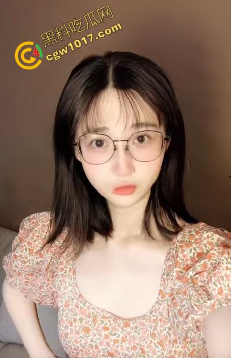 叛国媚黑婊【七七叭叭】大肆宣传辱国事件，前男友爱国怒曝骚逼当母狗的日子，被大鸡巴爆操内射视频全网疯传-9