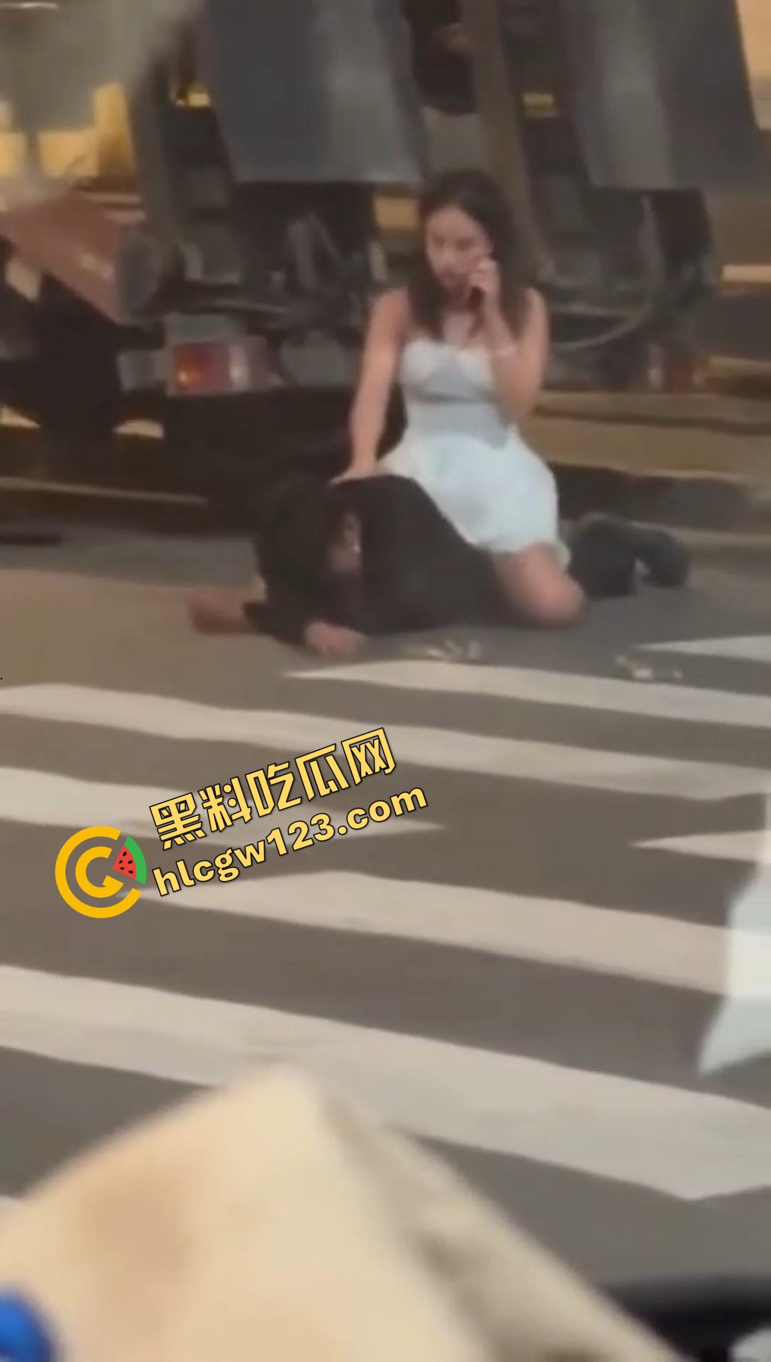 爱的有多深打得就有多狠，女的骑在男的身上连扇带踹，这会怎么没人说家暴了？龟男的痛谁替他说一句？-7