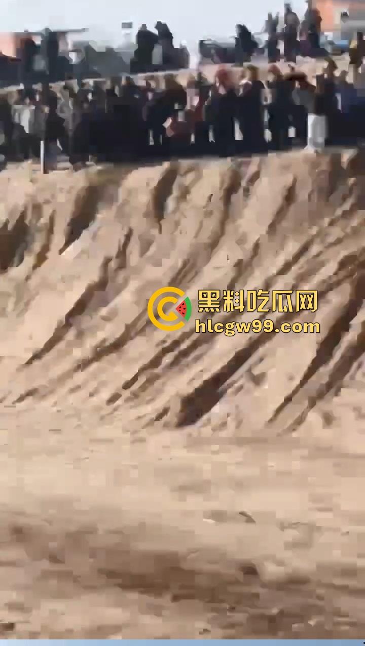 邯郸魏县飙车现场突袭，越野场地赛突遇警察突袭，猛禽油门踩到底，吓得差点侧翻！-8