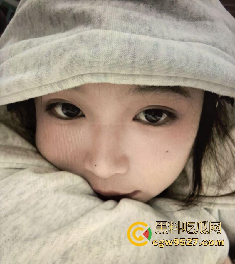 武汉理工大学【胡悦】蕾丝半透，勾勒出火辣身材，纤腰翘臀，胸前饱满，被猛男大屌激烈抽插，极其淫荡！-2