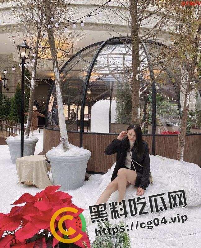 反差少妇！长相气质的同学私下里非常淫荡，手机里面泄漏包含给炮友口交，内射，被偷拍换衣服，还有在度假村厕所公然给炮友口交，绝对反差-1