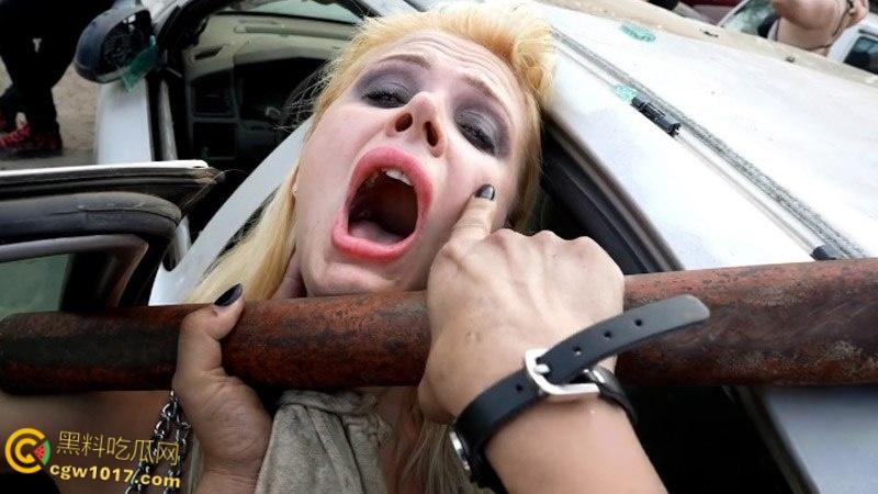 捷克变态家庭重口新篇，Damien淫乱音乐节淫乱狂欢，多人轮奸围观肉便器，BDSM鞭打喝尿各种调教玩弄 ！-5