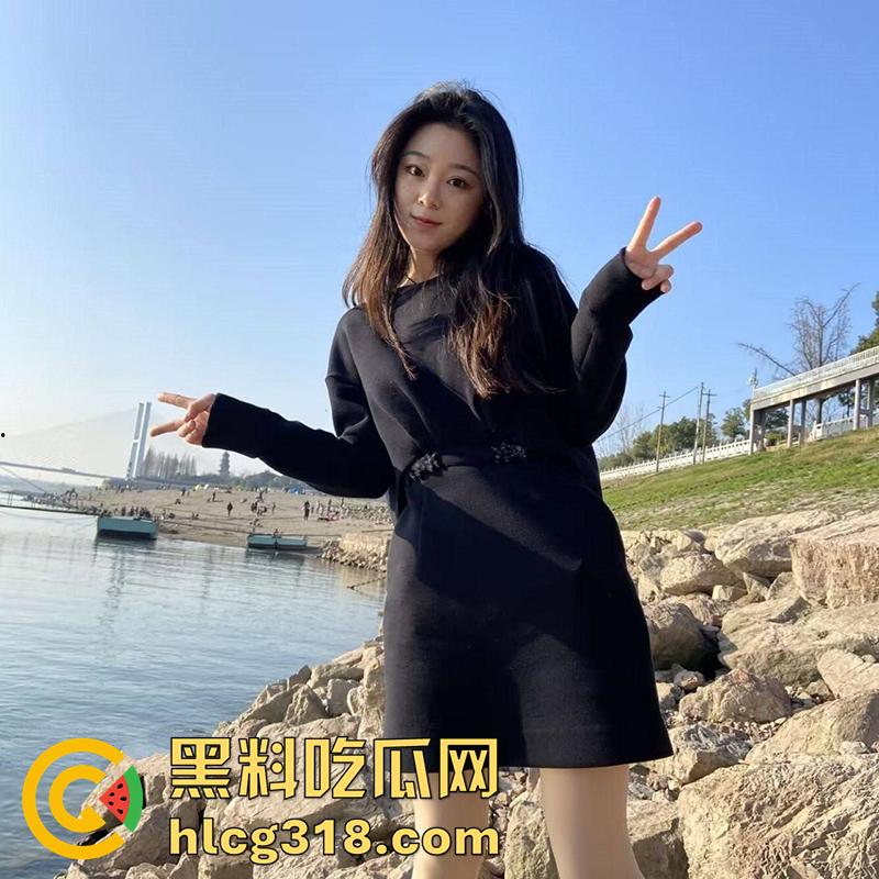 南通长腿反差婊【罗婷嘉】，细腰肥臀身材极品，分手后偷开男友家门锁，只为了追求大鸡巴的快乐！-1