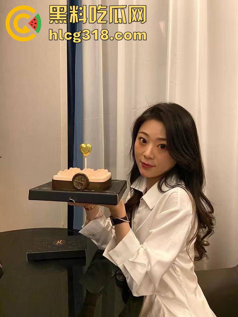 南通长腿反差婊【罗婷嘉】，细腰肥臀身材极品，分手后偷开男友家门锁，只为了追求大鸡巴的快乐！-2