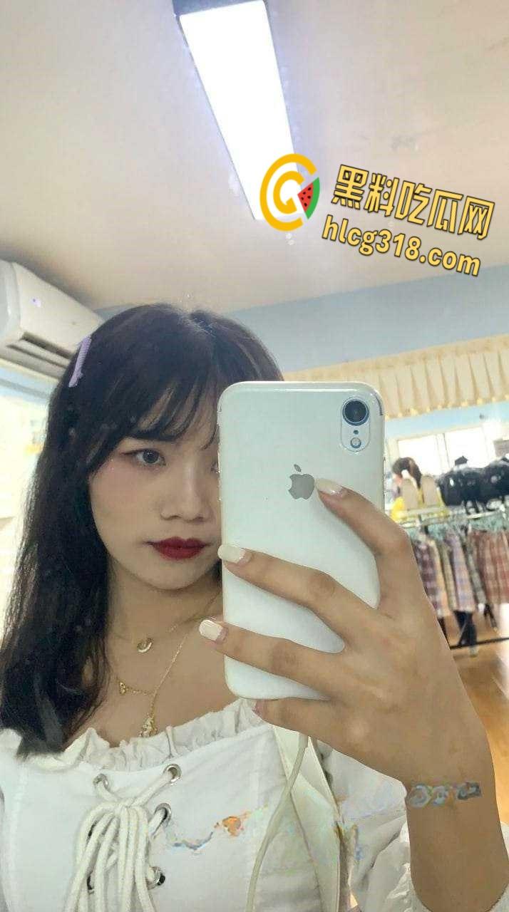 喜爱健身的小姐姐居家自拍，户外露出倒立自慰健身，不是目的为了拿多姿多彩的性运动！-3