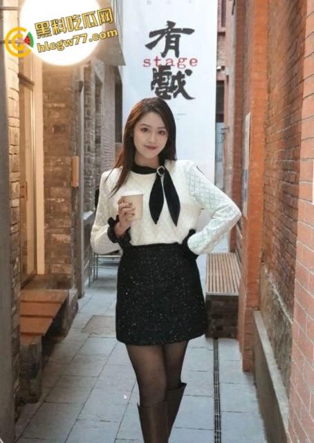 湖南涉外【沈婉婷】双面尤物，人前狠辣，男友前母狗，阳台对镜爆操浪叫不止！-4