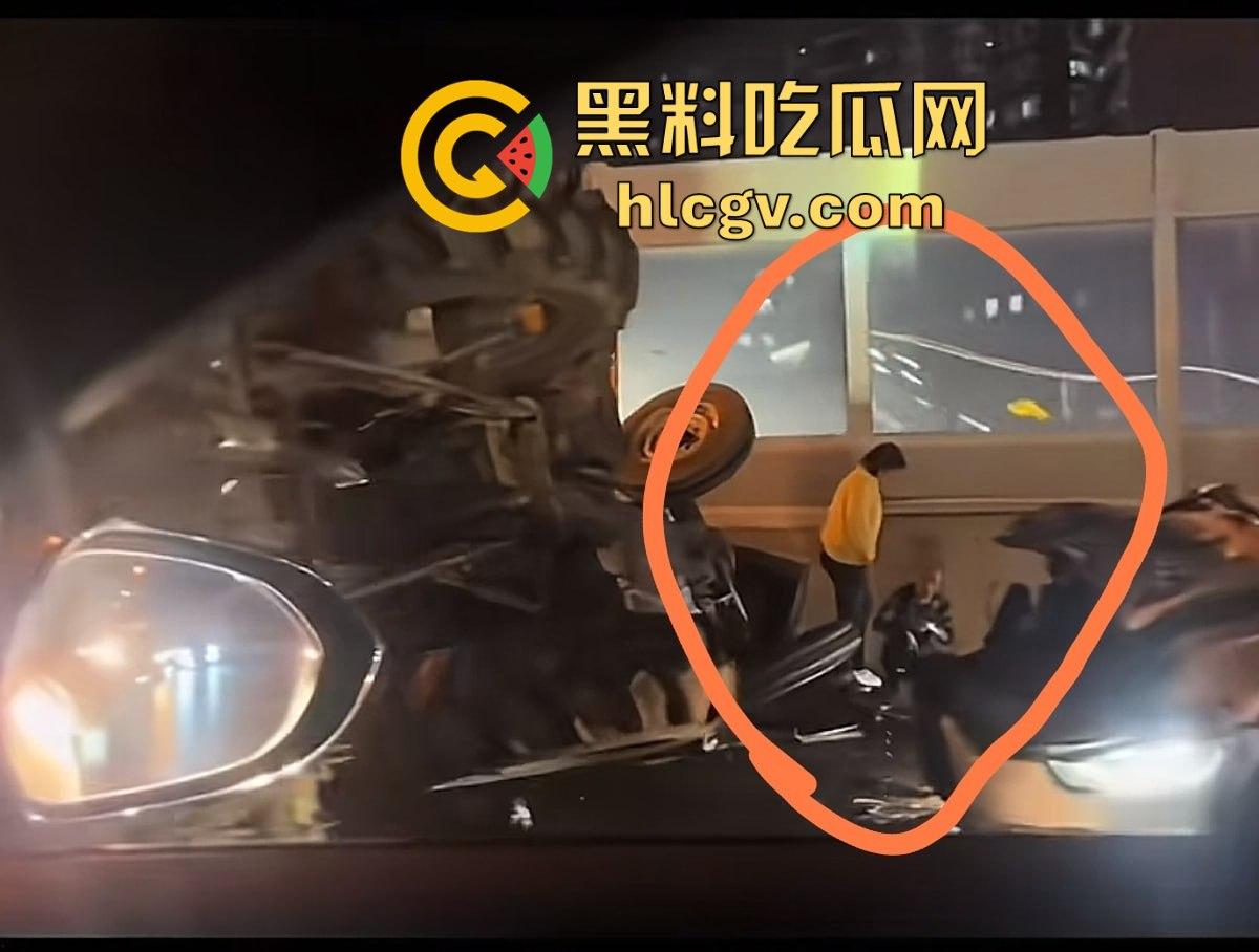 全网疯找风衣奥迪姐！晚风拂黑发，奥迪掀半挂A4稳坐高速，一掀半挂成神作，优雅永不过时！-12