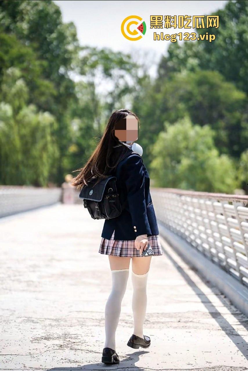 女大学生反差婊爆料！清纯校花撕下伪装，主动脱裤撅臀求后入，刷新你对乖乖女的认知！-2