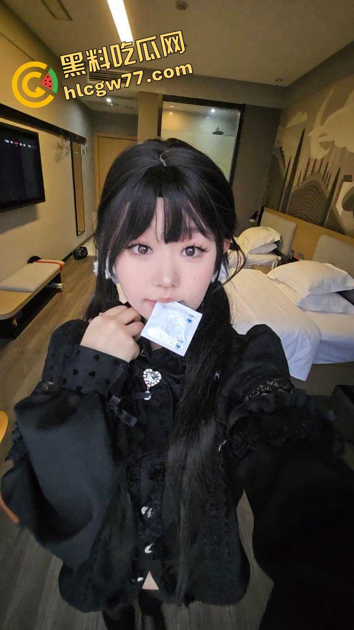 深圳龙岗霸王茶姬『孙艾林』穿着黑丝边被调教边跟闺蜜约着晚上吃什么，这不得点一杯伯牙绝玹！-2