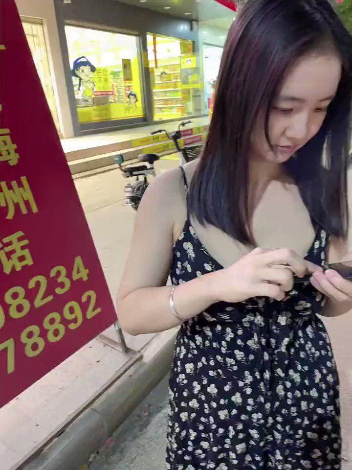 河北廊坊魅力人妻【刘晓霞】开理发店就是为了找男人草自己 带着自己绿帽奴老公玩3p肛交 最喜欢被逼里吹气-4