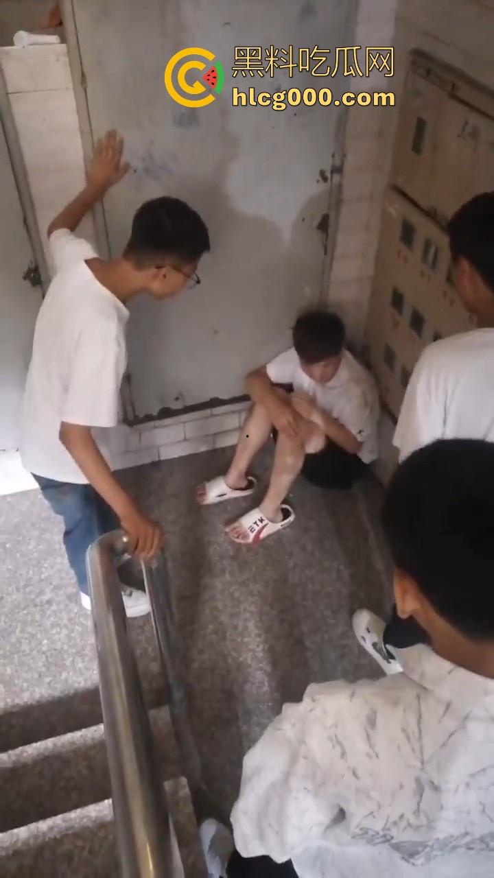 黑龙江绥化市三中，一未成年学生因没有带说好的烟，被多名同学多次霸凌，就敢欺负老实人是吧！-2