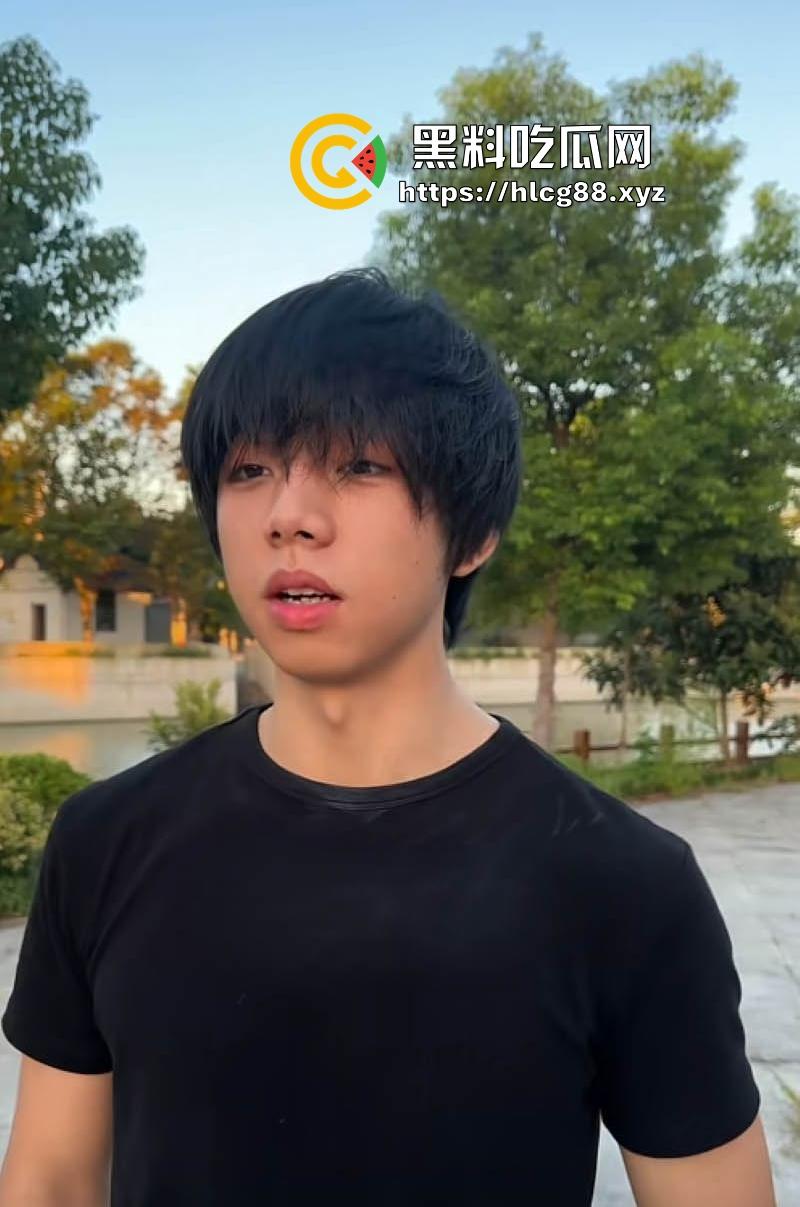 抖音网红【李帅叔叔】操粉视频流出 女粉不仅千里送逼 事后更是自爆 相当的炸裂！-16