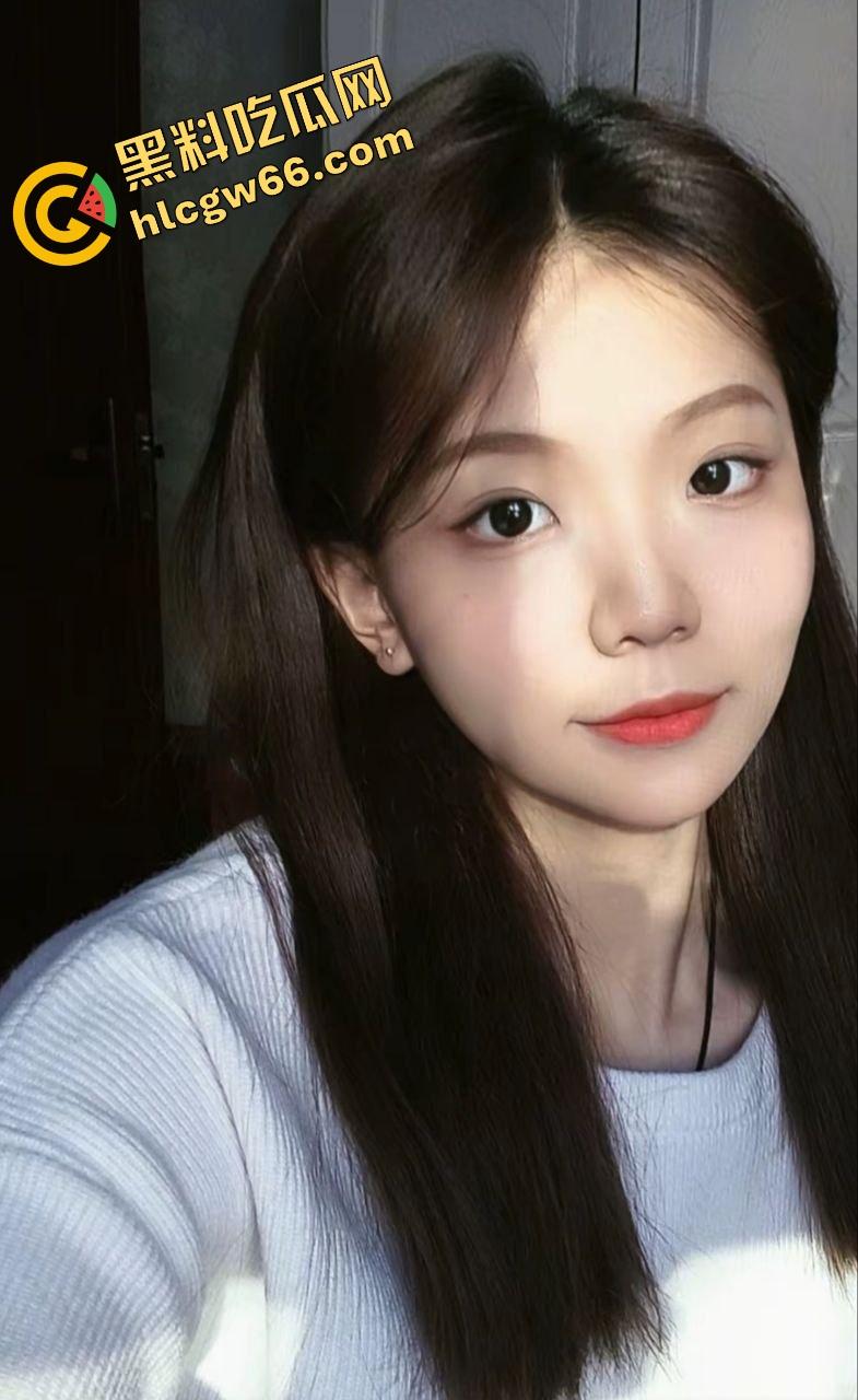 武汉黑丝淫妻『邵黎蒨』让单男爆操到痉挛，绿帽老公当场撸到射，看着自己老婆被干出还点头说真香！-7