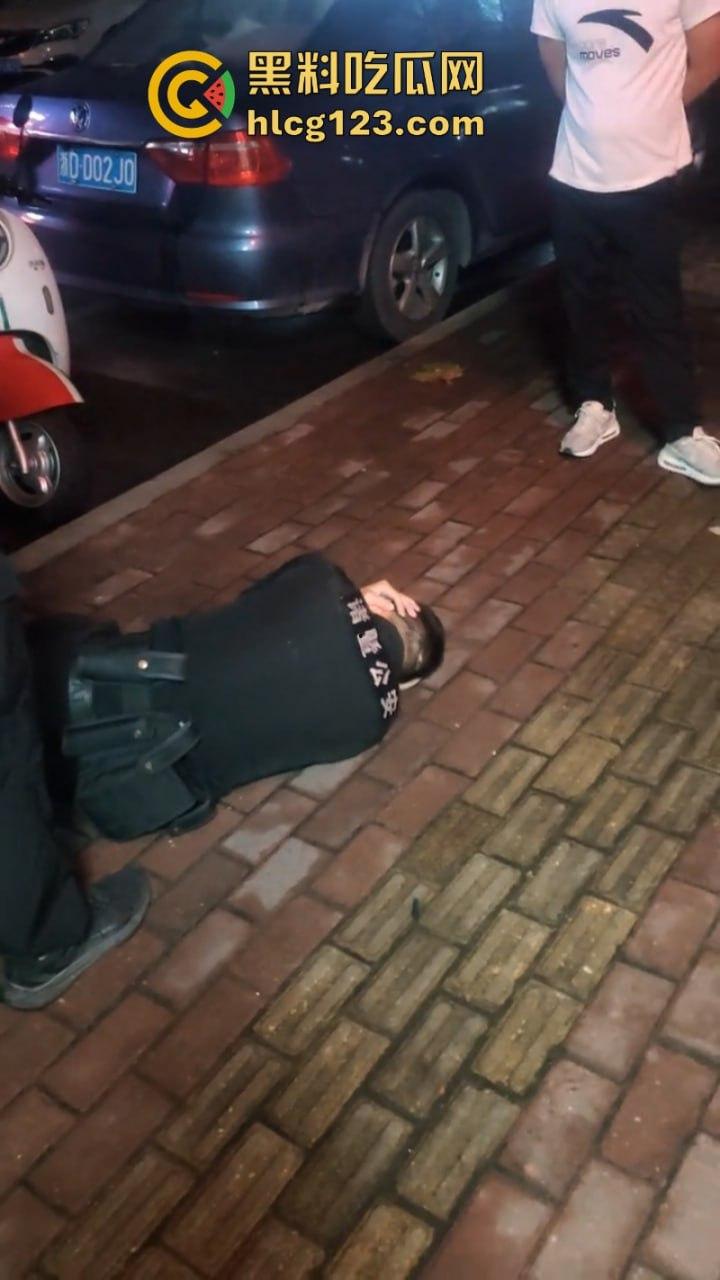 胆肥！诸暨一民警出勤时被男子打倒抽搐 伤势严重-6