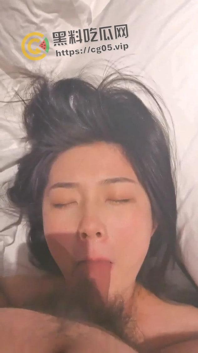 江西反差婊！结婚之前和其他男人打炮被发现 狠狠吸允别人大鸡巴的女人明天是自己的新娘 天价彩礼买只鸡-2