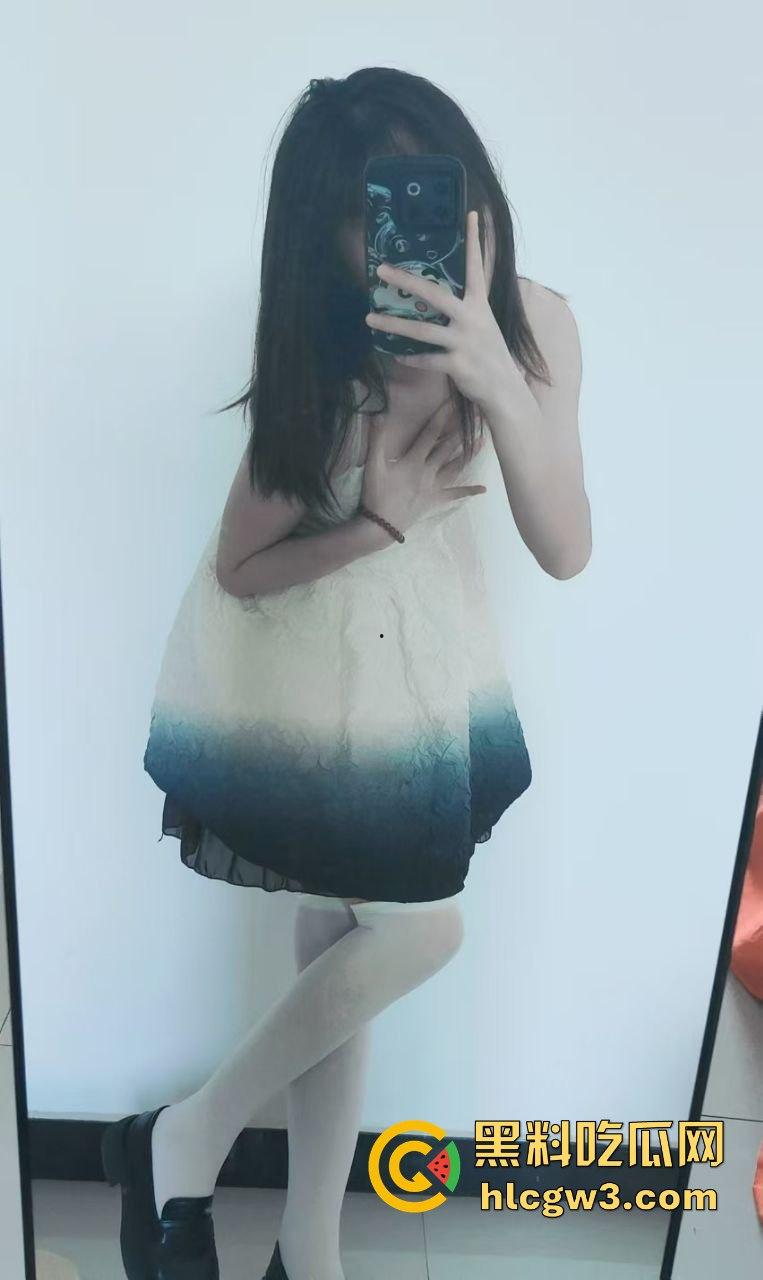 常德骚货【黄诗涵】的真实身份曝光 从长沙6号公馆KTV到常德私人影院，骚劲儿卖遍全城-1