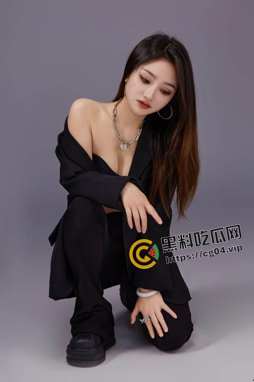 佛山母狗萌凌 背着男朋友做鸡 喜欢内射不带套 和陌生人3洞全开-1