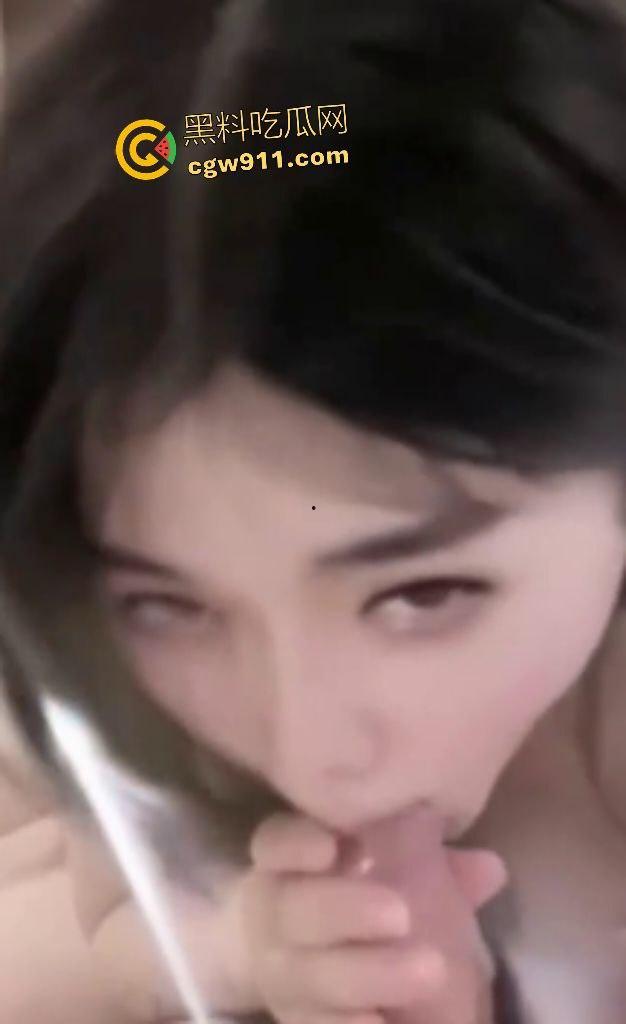 抖音斩虎团队【孙一鱼】下海私拍，巨乳如小西瓜弹跳，自慰娇吟如丝竹悠扬，骑乘金主老板巨屌！-3