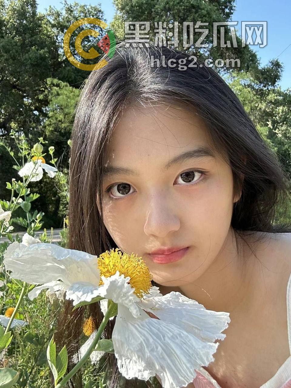 大一四川传媒舞蹈系妹子『张茜』反差魅力爆发！眼镜一戴瞬间让小哥JB起立-2