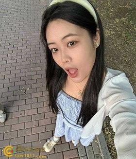 宁夏银川长腿美女【郝丹】，身材火辣性感，白丝美腿女仆制服，沙发无套轻操慢插嫩穴，全程娇喘连连 ！-1