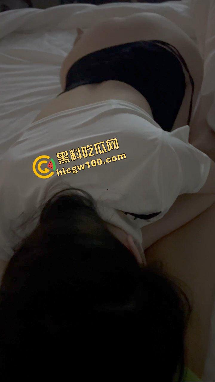 广东湛江反差人妻骚母狗【田芊羽】肉便器深喉吸鸡，大白臀全自动榨精后入！独家曝光流出！-5