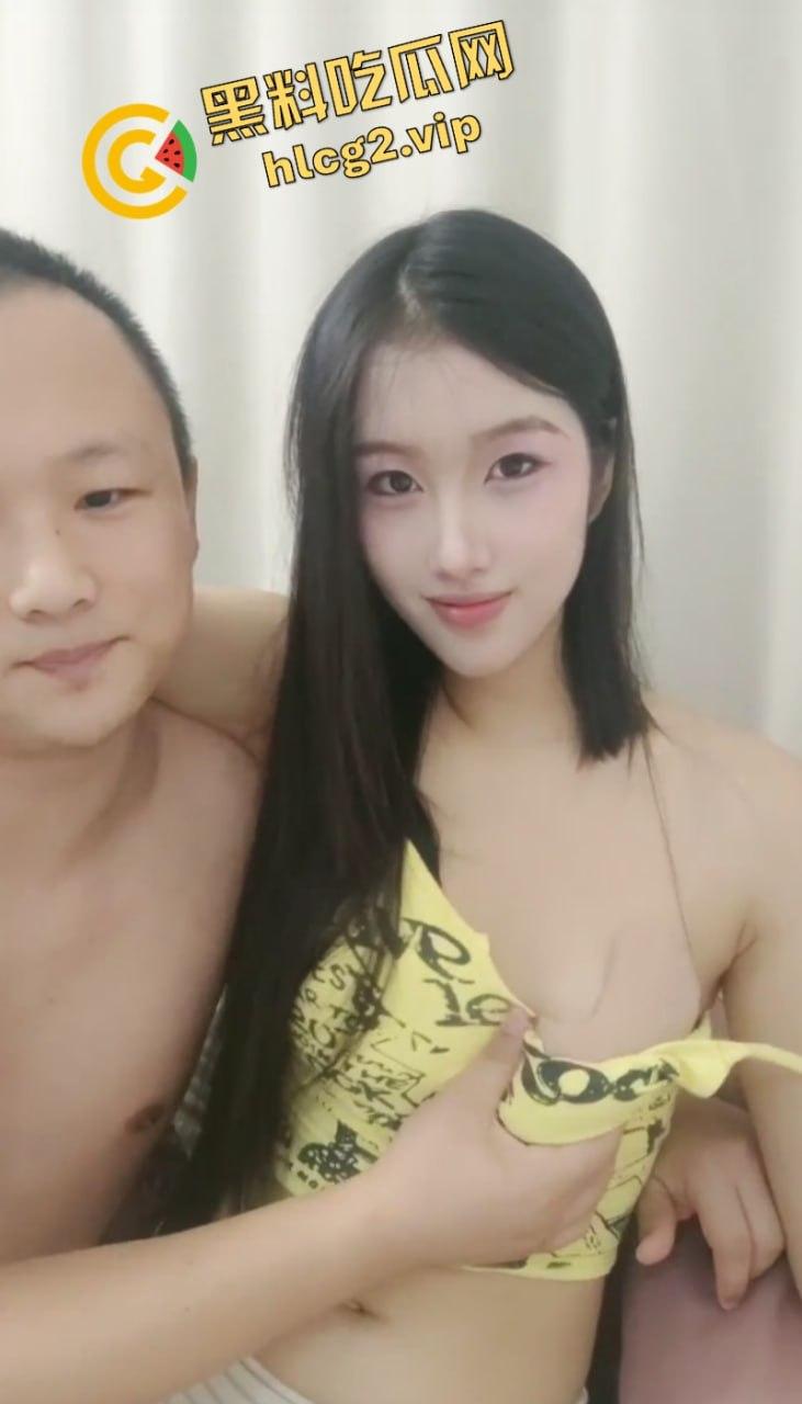 抖音网红颜值主播【九亿】为圈粉直播故意露奶卖肉-7