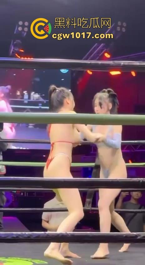 顶级拳击赛事推出，全新比基尼拳击大赛强势来袭！极品大奶女拳手互相厮杀，扯奶子掏逼都使上，啥时候到我上场打！-4