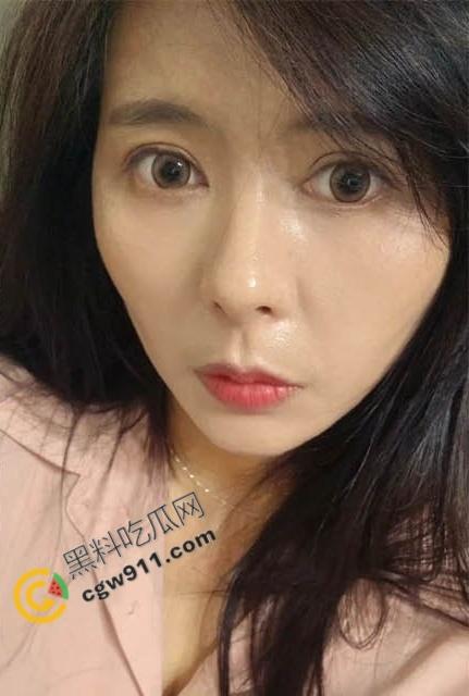 海角大神趁父亲工地加班，猛虐D杯巨乳母亲，肥臀淫水横流，呻吟失控至，爆操骚穴失禁-3