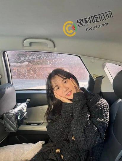 湖南长沙环境生物学院 摄影部部长欧阳红梅 表面是品学兼优的学姐 私下是个爱吃精的母狗 口交吞精视频流出-2