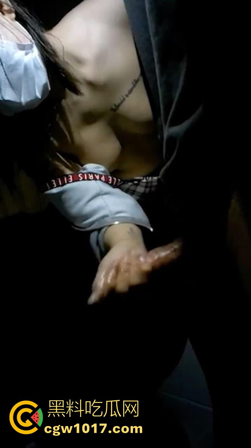 有事秘书干没事干秘书，大型公司偷情现场，性感秘书袒胸露乳，在厕所帮老板口交打飞机 ，结果被偷录视频还曝光！-7