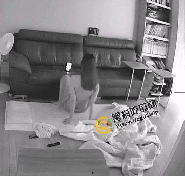 黑客破解家庭摄像头 少妇与长期跑船的老公视频自慰-3