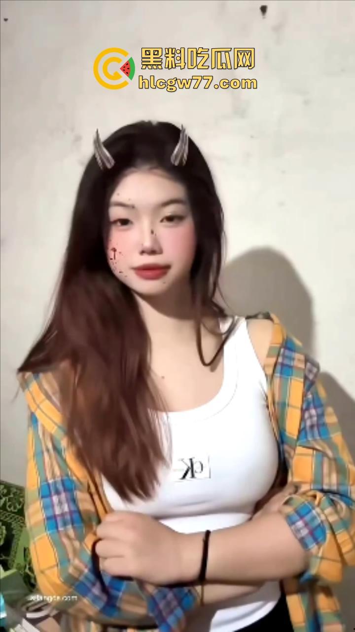 极品巨乳福利姬【李雨】大尺度付费视频流出，硕大浑圆大奶子上演超大尺度自慰 淫水狂喷！-2