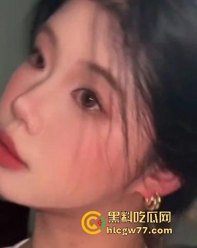 极品巨乳福利姬【李雨】大尺度付费视频流出，硕大浑圆大奶子上演超大尺度自慰 淫水狂喷！-4