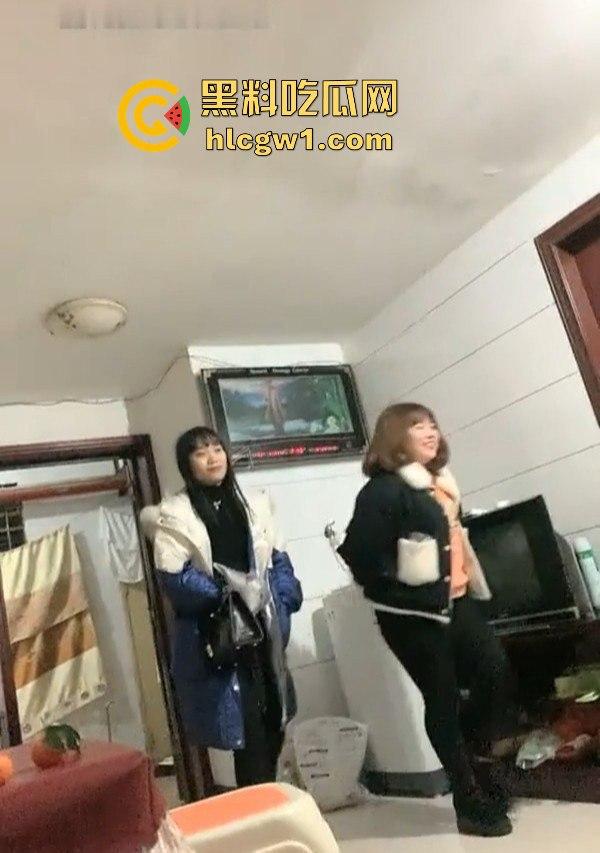 湖南瓜友曝光深夜偷拍淫窝遭老鸨追赶，逃命时撞进快餐妹窝，生死逃亡中还能遇骚妹，湖南深夜真不简单！-8