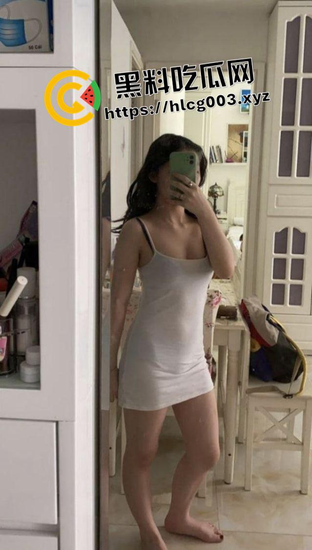 香港大学【陈嘉琪】02年美少女反差母狗 被男友肛塞调教 大屌猛操无毛白虎嫩逼 私密内容被流出-25