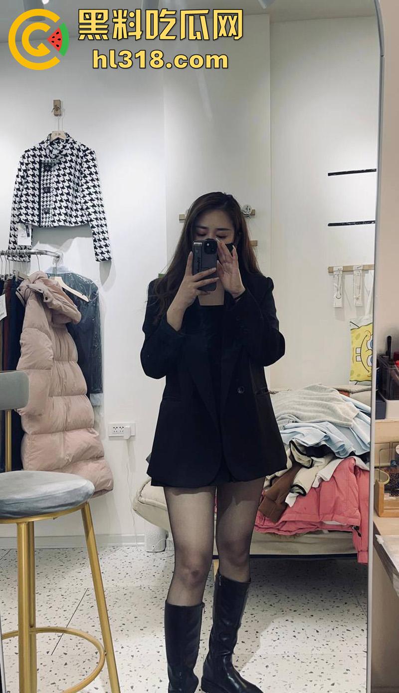 河北高颜值馒头逼骚妇，身材性感翘臀饱满诱人，经常穿黑丝自拍勾引网友，被调教后入逼都操黑了！-2