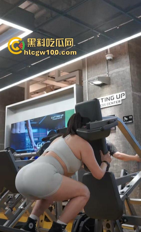 抖音健身网红『蓓蕾秋语』不雅洗澡自拍视频疯传 这翘臀太顶辣到爆 15cm以下兄弟直接劝退小鸡鸡 ！-3