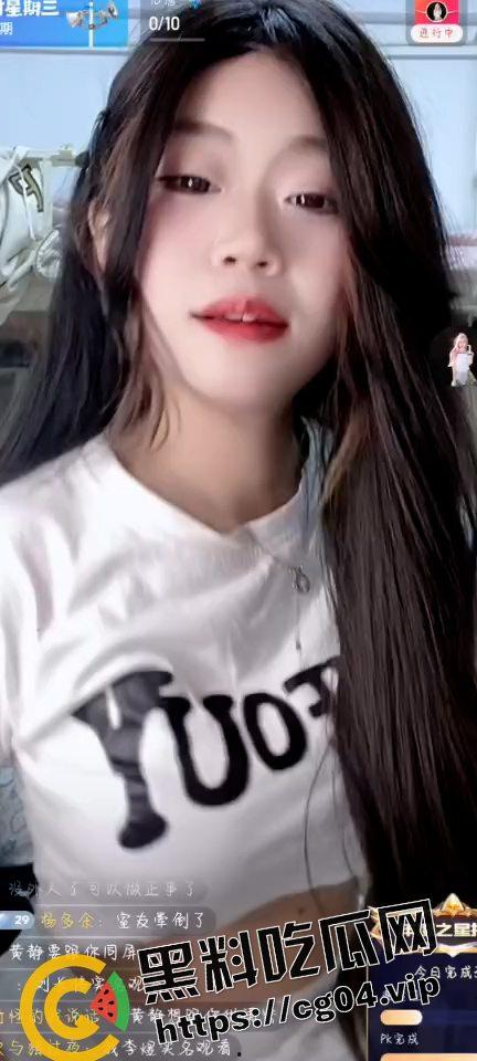 四川快手女大学生主播宿舍直播擦边 当着舍友的面淫叫 展示自己的内裤颜色 互联网算是让你玩明白了-5