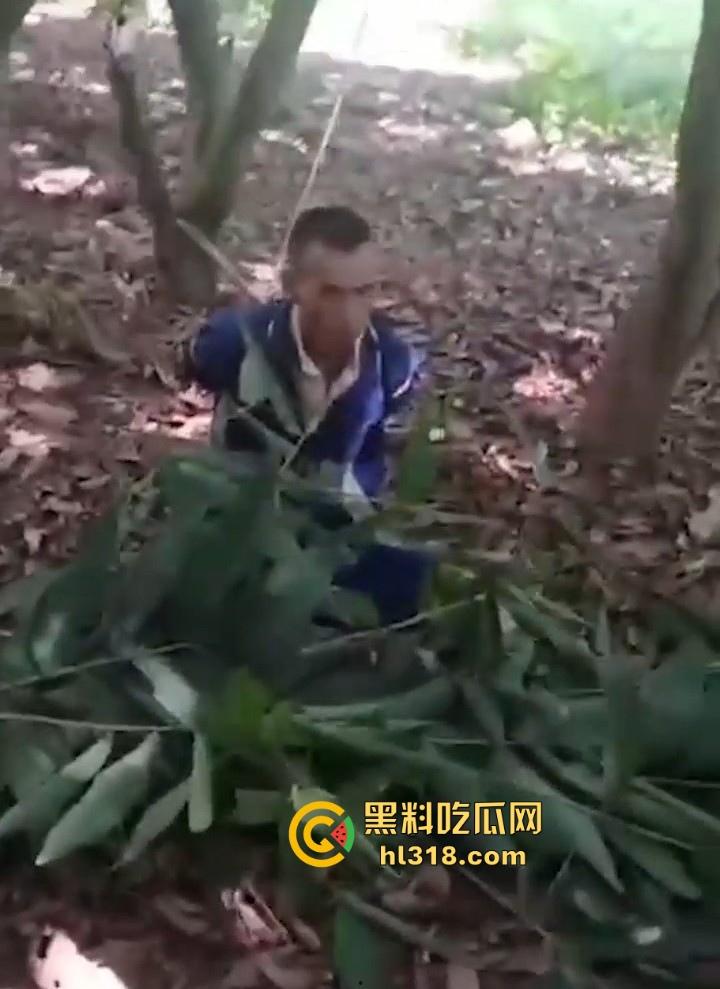 禽兽父强奸亲生女儿！导致女儿怀孕，村民愤怒自发替天行道，吊打禽兽生父，这种人就该打死！-3