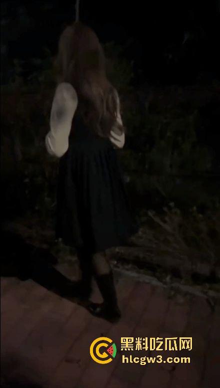 江门女装大佬变态出没！戴人皮面具假发混进女厕，被追堵脱下伪装，真是恶心到顶了！-5