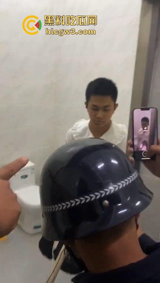 江门女装大佬变态出没！戴人皮面具假发混进女厕，被追堵脱下伪装，真是恶心到顶了！-7