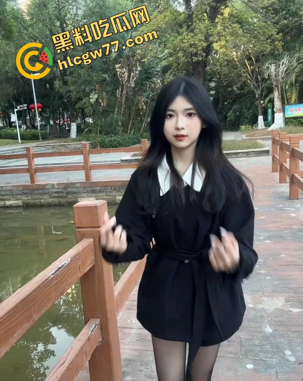 最美的不是下雨天，而是你在我身上坐着颤的瞬间，武汉大学情侣公共场合观音坐莲被偷拍，全网疯传！-7