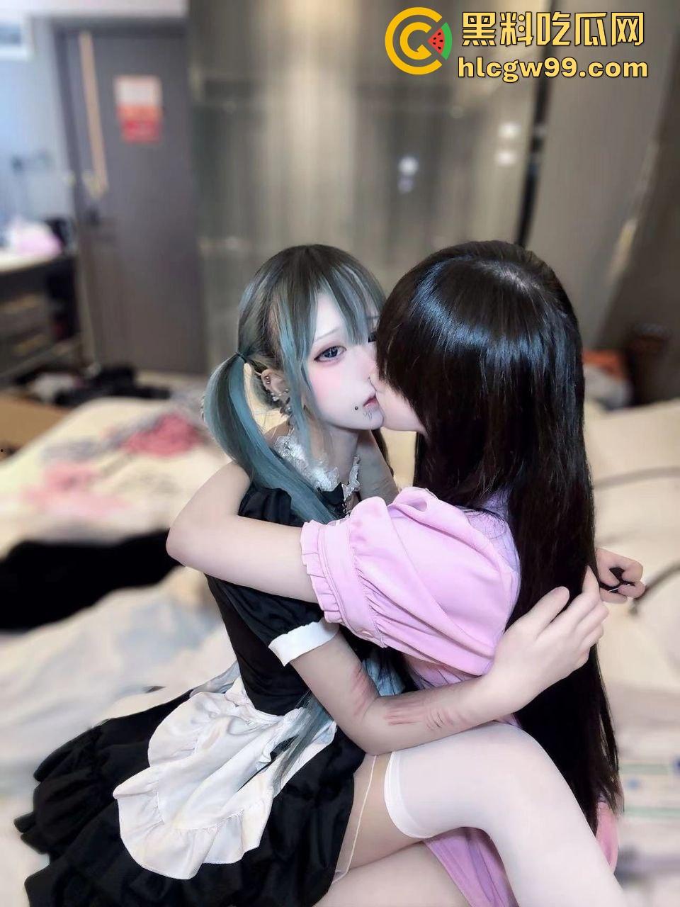 推特地雷系双马尾萝莉炸场，幼猫病猫高颜值白丝双飞，攻速3.0飞机场萝莉果然要靠双马尾才有东西抓！-7