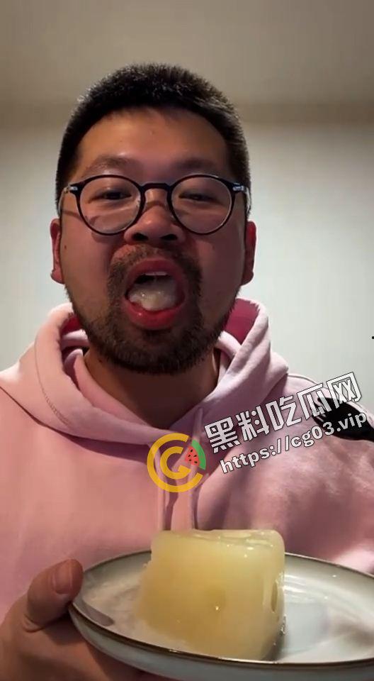 毁三观！精液爱好者收集来自十几个朋友150毫升的精液做成自己的生日蛋糕-8