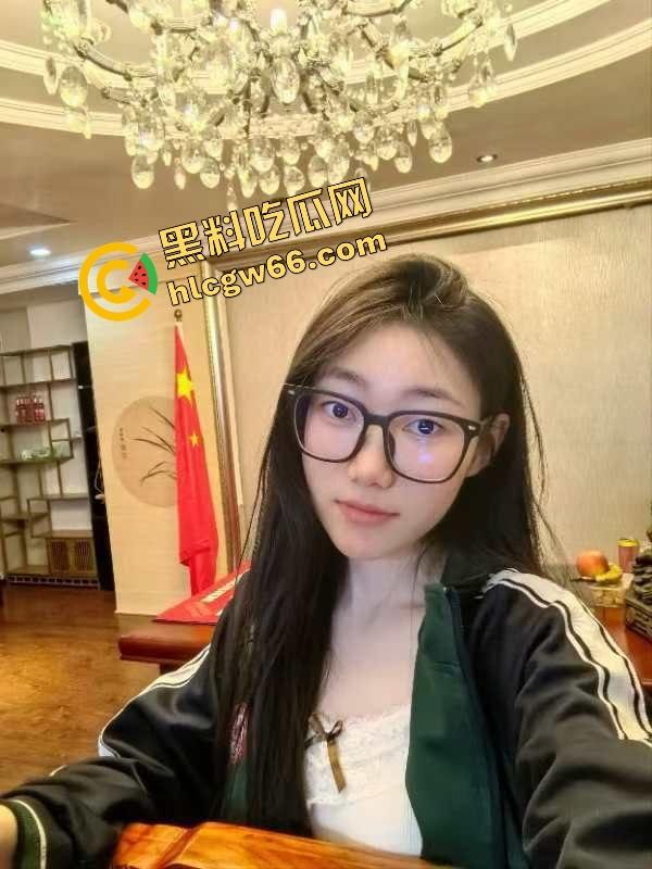 体育生约操肥臀白虎福利姬【V10turbo】蜜桃骚穴狂喷淫水，巨屌怼进逼缝射满膛，操到床单发烫！-5