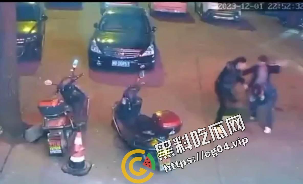 株洲攸县黄图岭镇怒杀出轨女和情夫 现场监控画面 血如水流-3